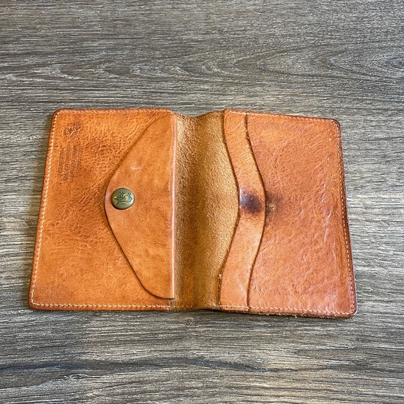 Natural leather wallet
Il bisonte - Picture 2 of 2